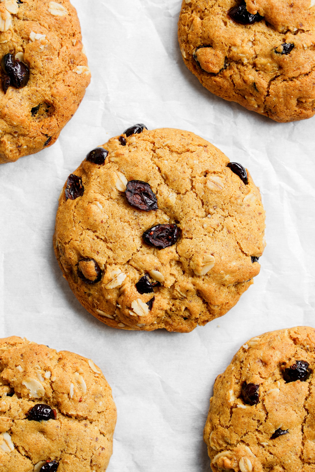 the vegan oatmeal cranberry cookies laying flat