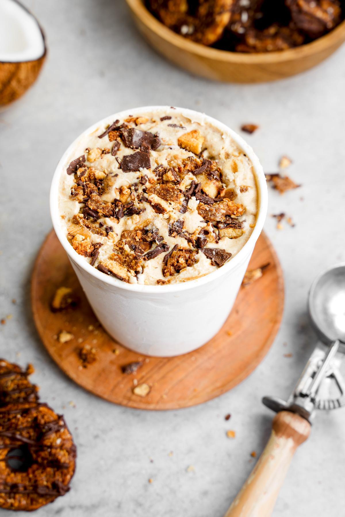 the samoa ice cream in a container with girl scout cookies all around
