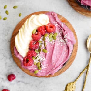 raspberry smoothie bowl featured image