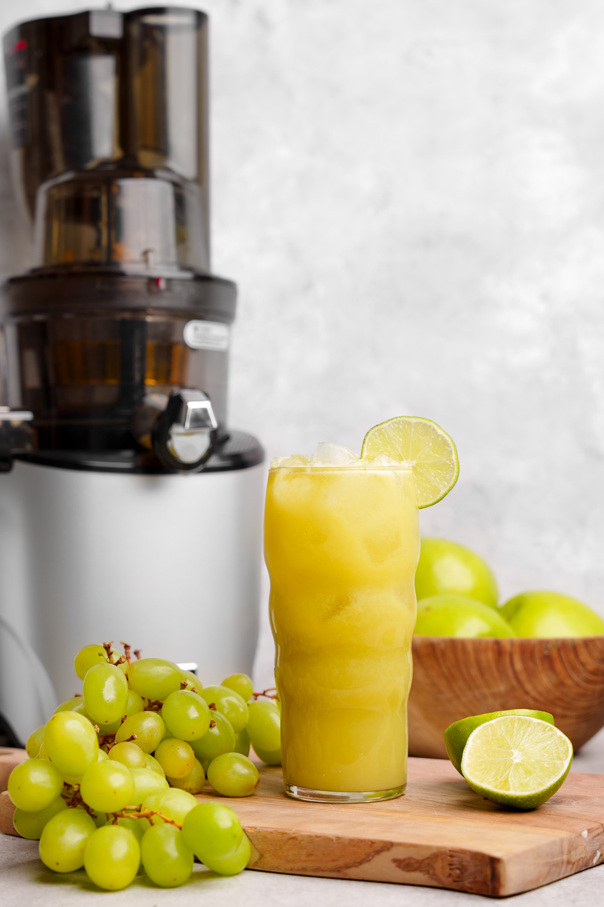 the green grape juice with the kuvings revo830 juicer