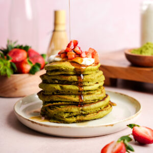 vegan matcha pancakes featured image