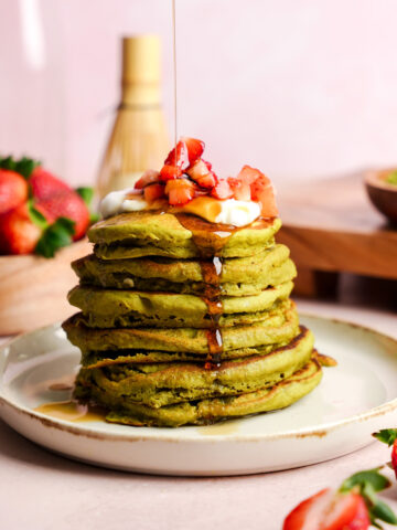vegan matcha pancakes featured image