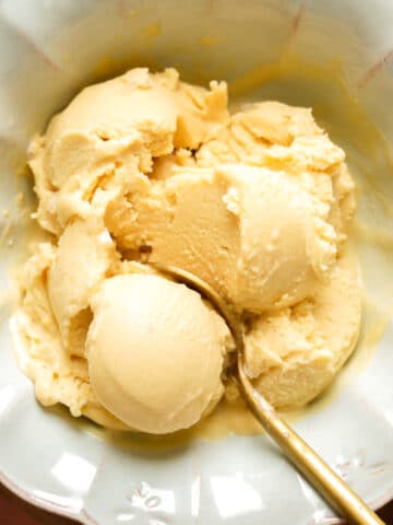 featured image of the peach ice cream
